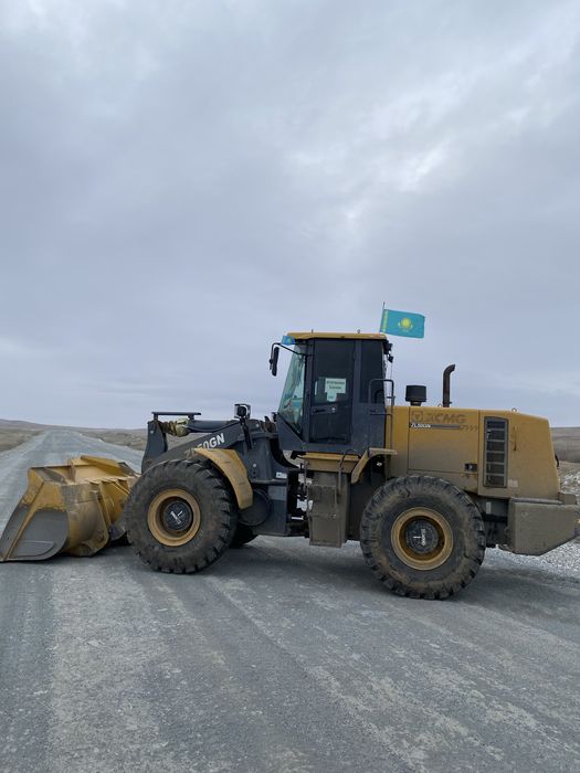 Услуги погрузчик.3куб 5тонник
