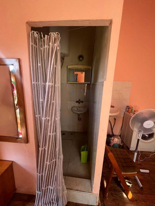 Дава се под наем Едностаен апартамент в Бургас, Център - 22 кв.м за 175 € - Снимка #2