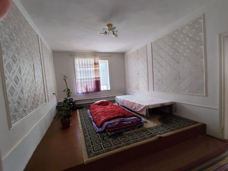 Uy sotiladi 9 sotig Бустонлик тумуани Абай Гулобад мфй оқтоти кушаси79