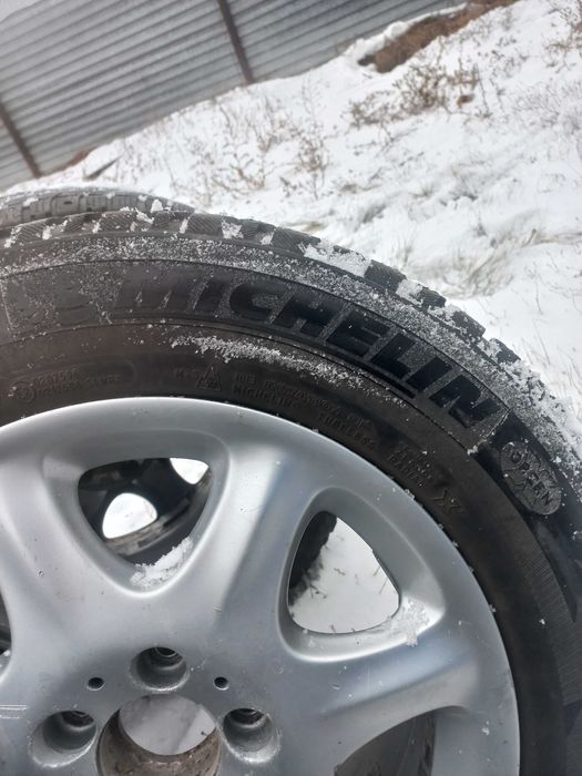 Продам зимние шины от минивэна