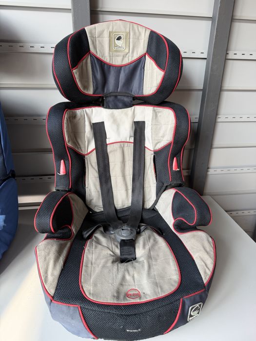 Автомобильное детское кресло