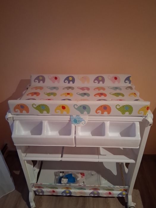 Masa de infasat cu cadita