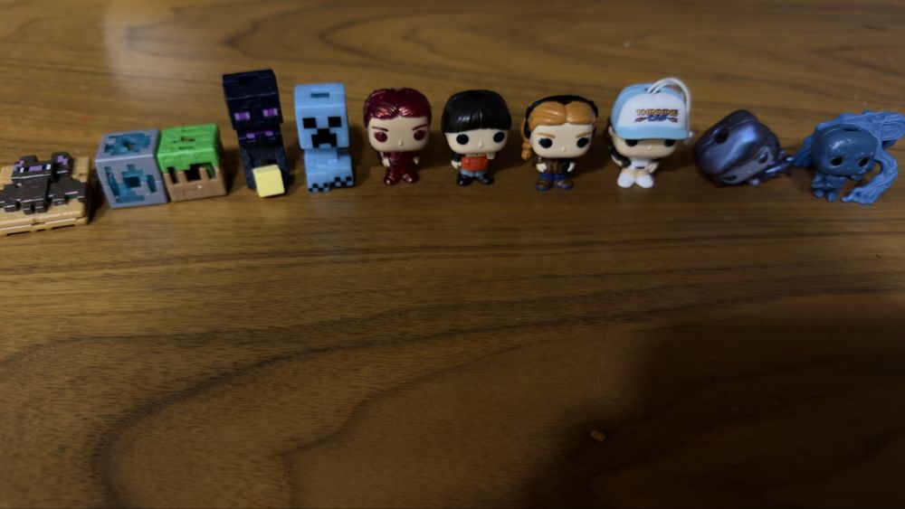 Фигурки Minecraft и Stranger things от Kinder Joy