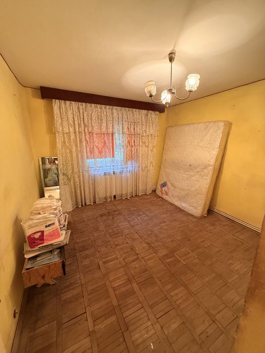 De vanzare apartament  cu 2 camere, INEL 2