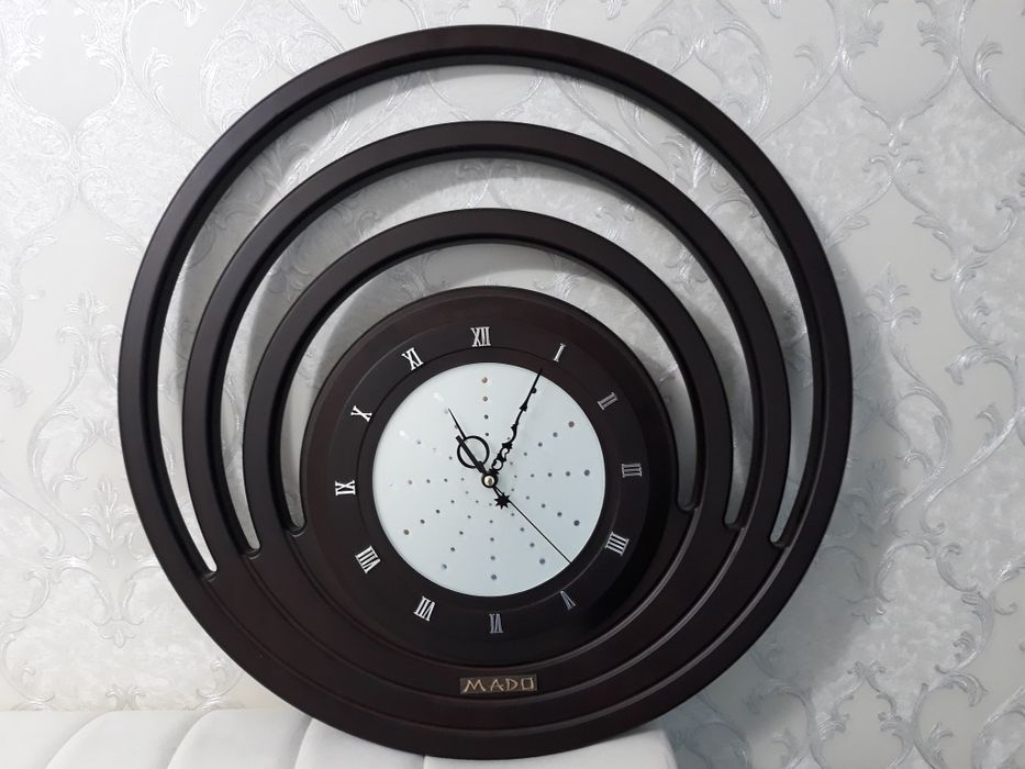 Настенные часы Mado