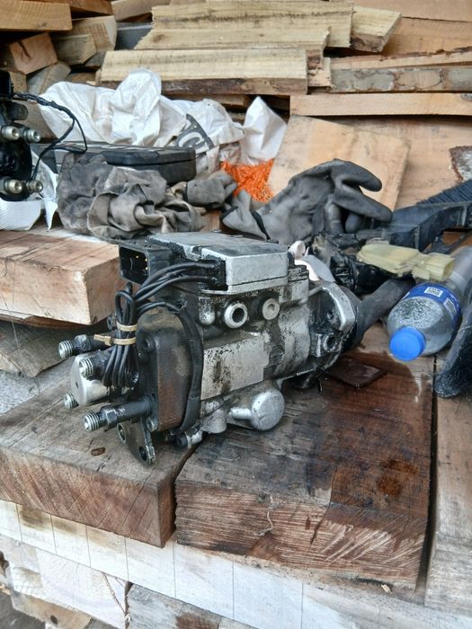 Vând pompă de injecție ford tranzit , motor 2402  cod  0470004004