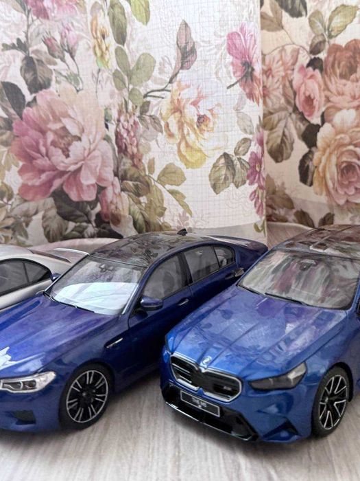 Колекционерски модели  BMW M5  1/18