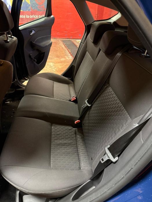 Vând Ford focus 1.0 EcoBoost