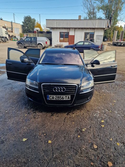 Ауди А8 автомобил