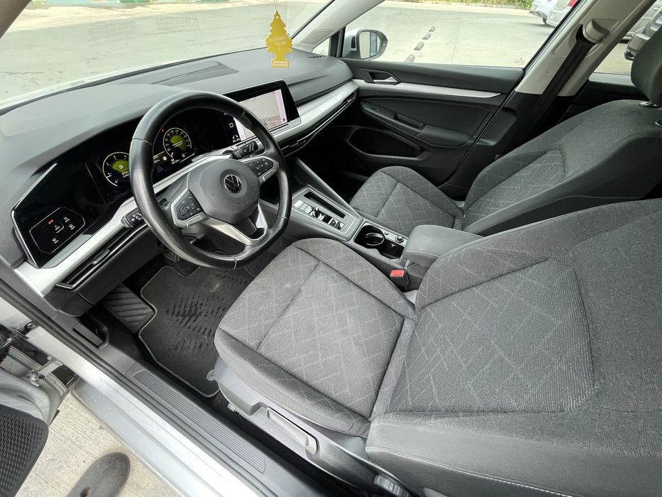 Volkswagen Golf 8 •2021 •Automat •2l Diesel •150 CP