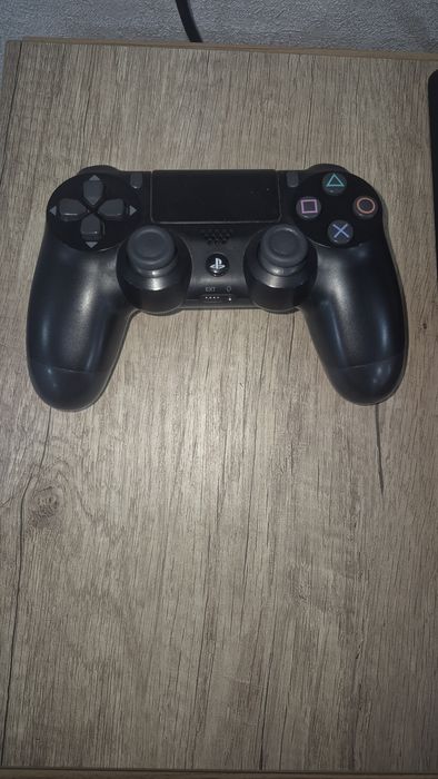 PS4 в идеальном состояний