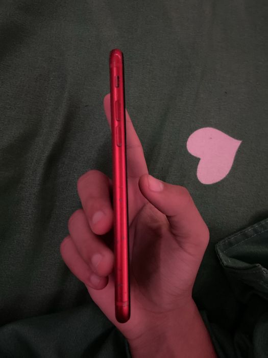 Iphone 8 product red