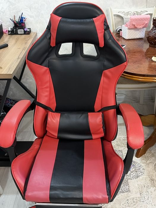 Игровое кресло на колесиках