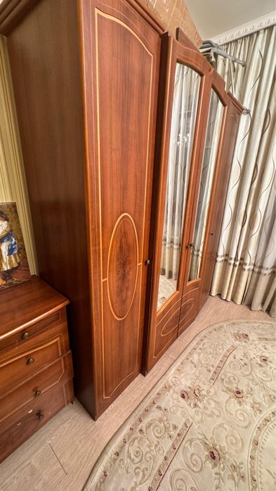 Продается спальный гарнитур