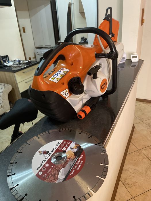Se vine drujba  pentru taiat fier , beton , piatra marca STIHL  TS 410, noua