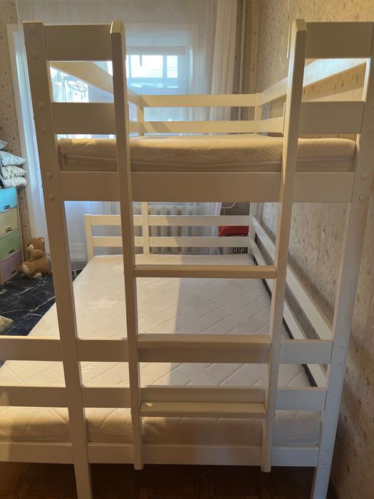 Двухъярусная кровать