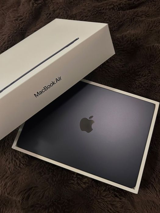 Macbook Air M4-практически новый