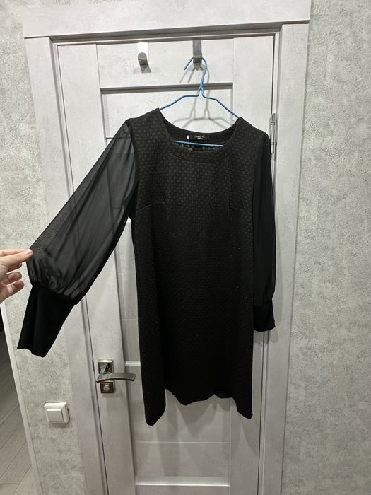 Продам кофточки и платья