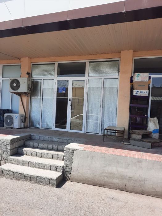 O’rikzor bozor ro’parasida optomchilar magazini sotiladi