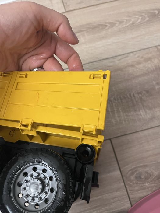 Машина Bruder самосвал