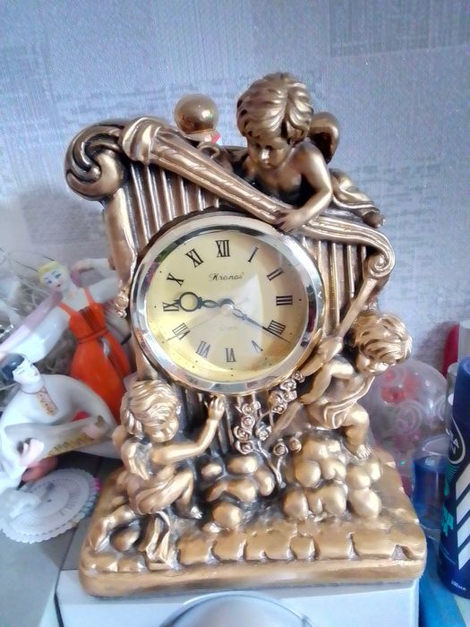 Часы . книги.тележка