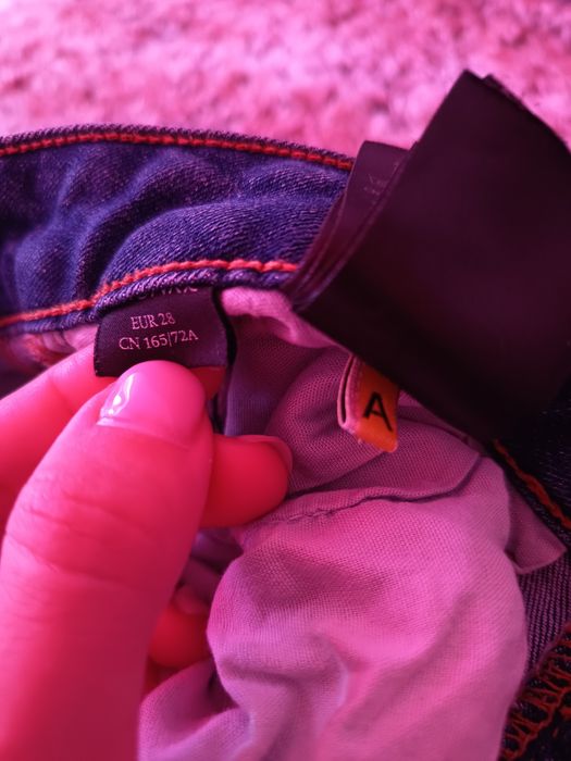 Продавам дамски дънки