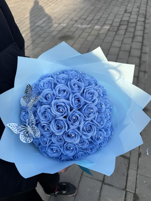 Buchet albastru de trandafiri