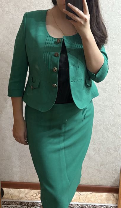 Продам костюм с юбкой