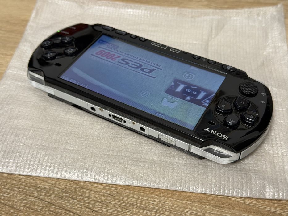 Consola Portabila Sony Playstation psp 3004 Full box + Jocuri