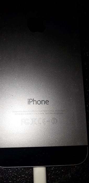 Продавам употребяван айфон 5s