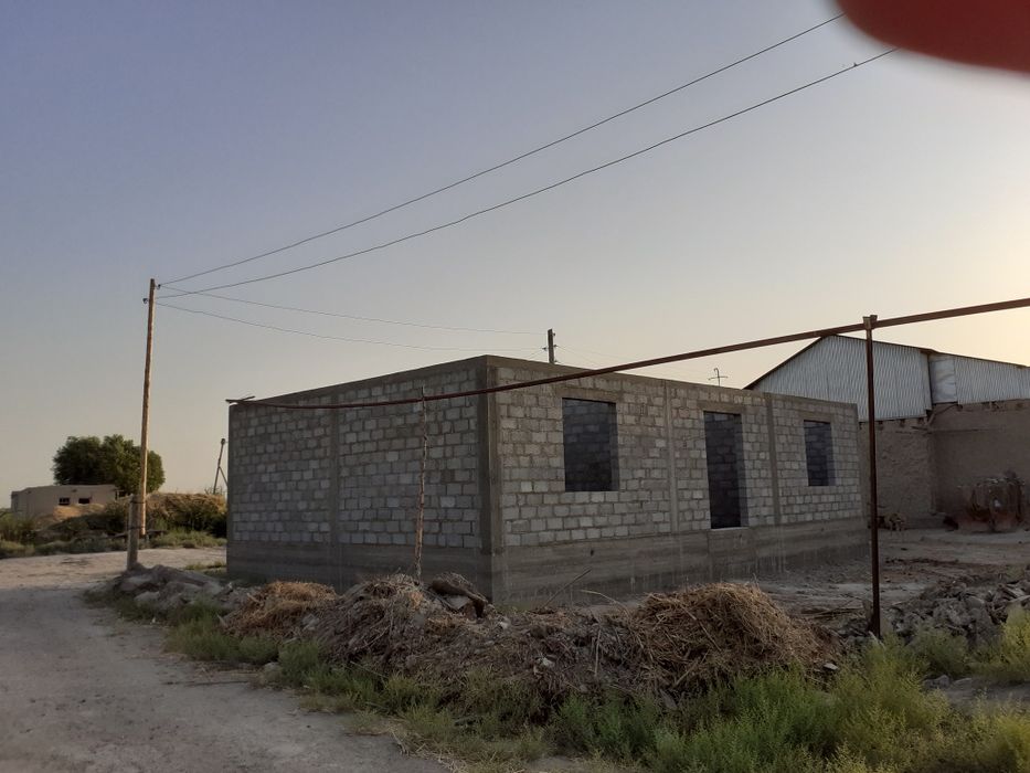 Prodayotsa Nedostroenniy uchastok