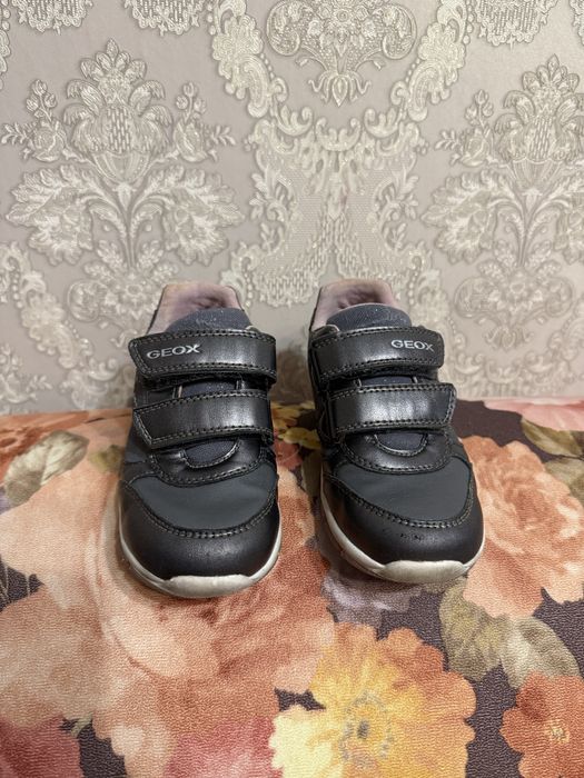 Кожаные кроссовки для девочки