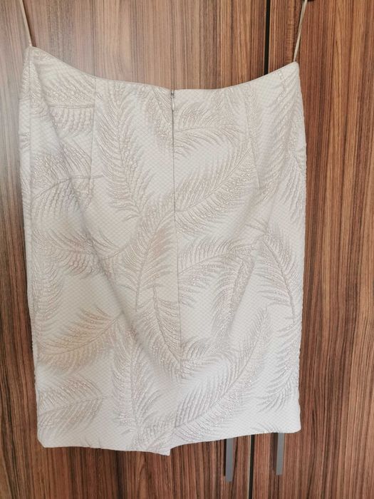 Дамски костюм в кремав цвят на марката „Роси“