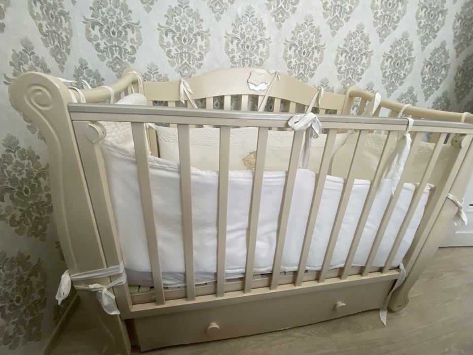 Кроватку детскую