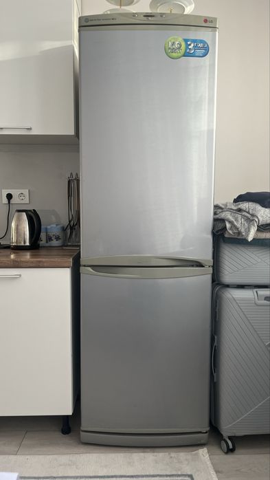 Холодильник LG серый