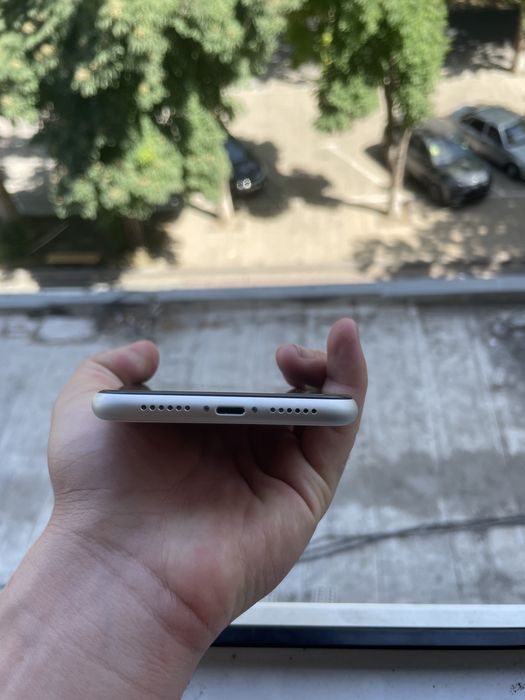 Iphone 11 64 …..