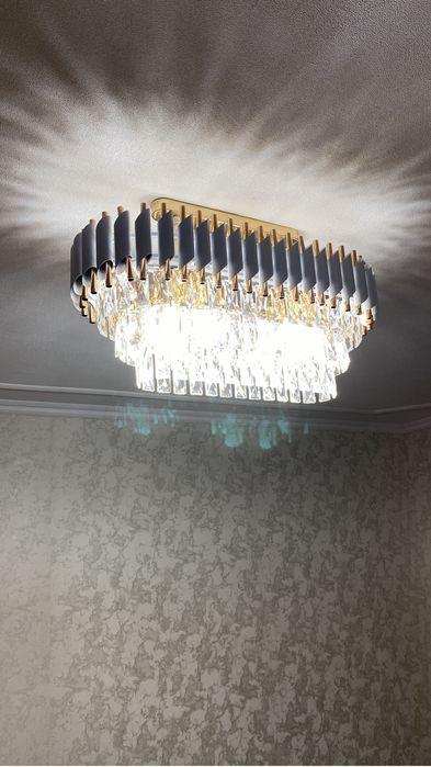 Люстра в отличном состояний