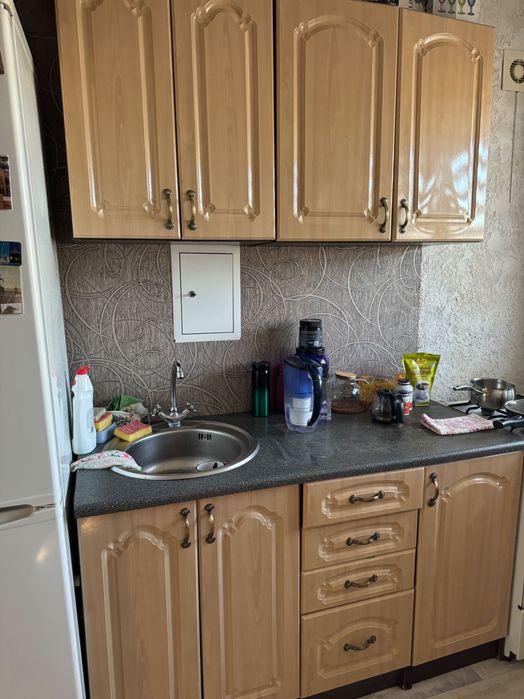 Мебель для дома. Кухня и шкаф для однжды