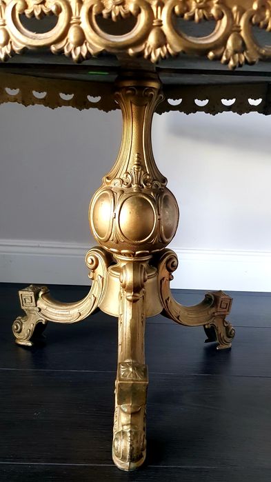 Măsuță veche din bronz cu blat din marmură