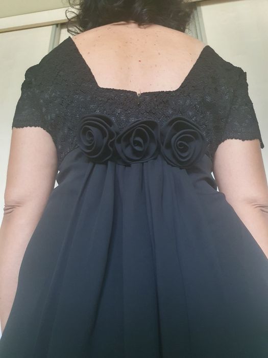 Rochie de seara, cu minitrena cu trandafiri, eleganta