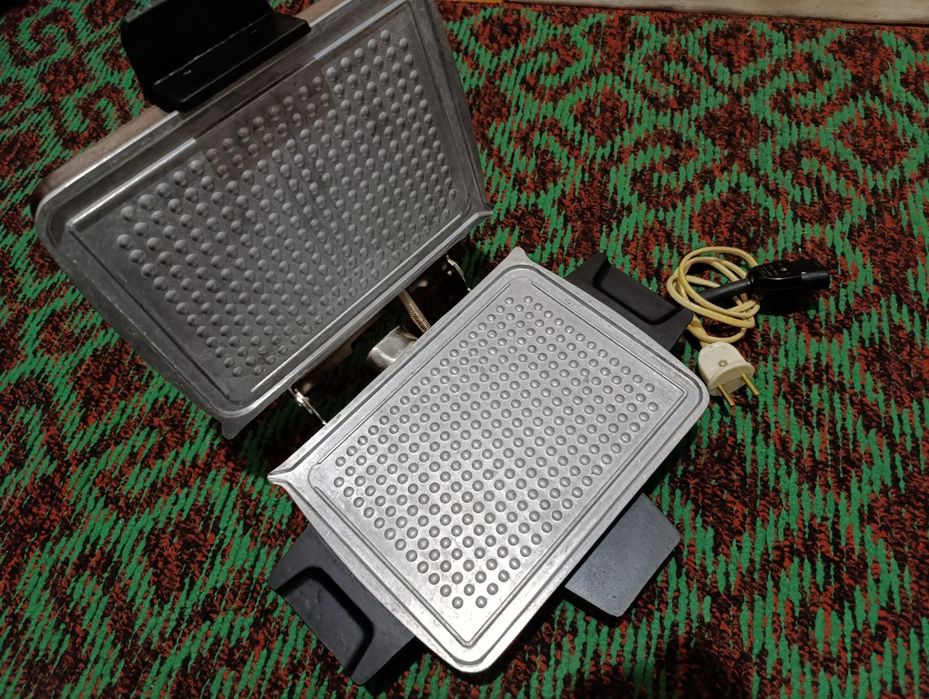 Вафельница СССР для дома и домашных выпечки.