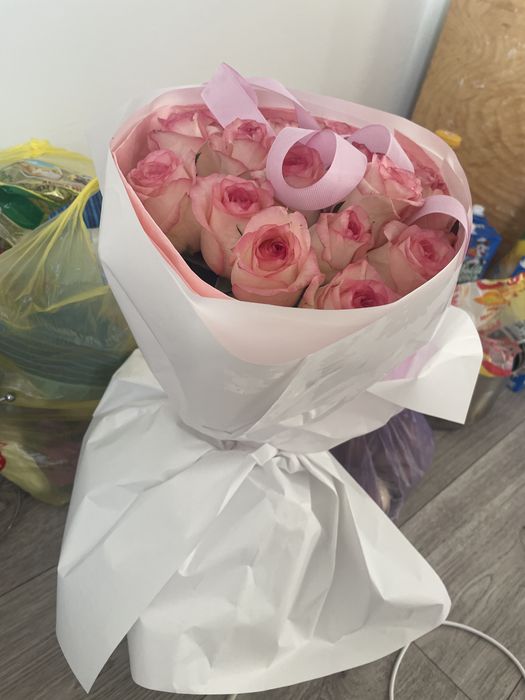 Розовые розы 19шт