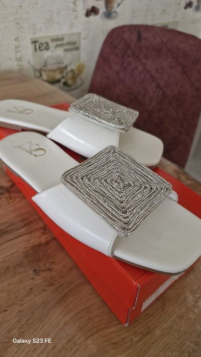 Кожанные шлепки, белые