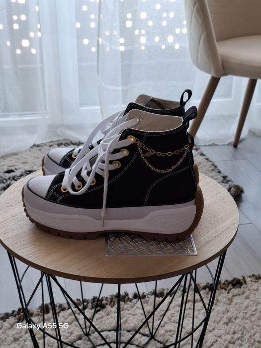 Vând teniși British,noi,mărimea 37