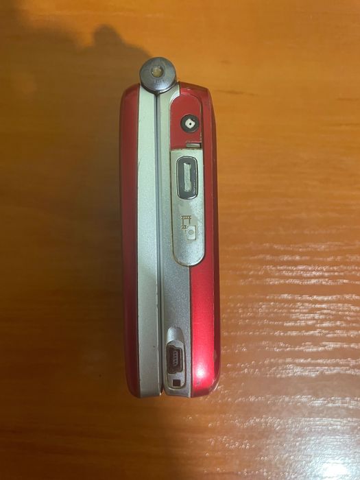 Ретро бижу Sony Ericsson Z610i (Luster Rose) - за колекция