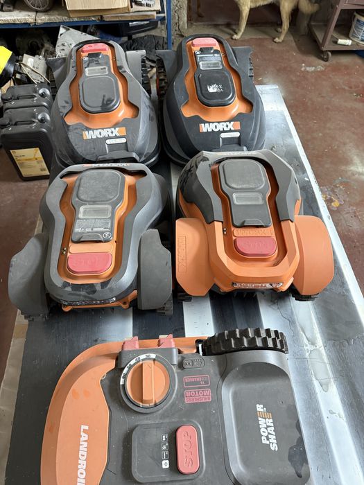 Vand 5 roboti de tuns iarba