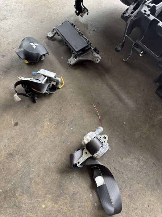 Kit airbag genunchi volan  plansa bord Mitsubishi Lancer 2010