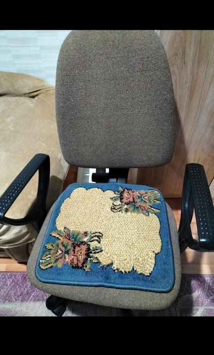 Компьютерный стол с креслом