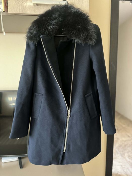 Тъмносиньо палто Mango