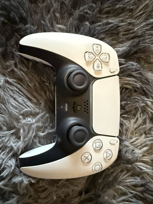 PS5 Slim cu Disc (1TB) - Ca Nouă, Puțin Folosită + Controler